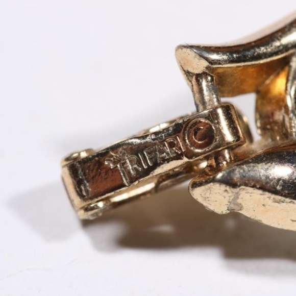 Vintage Crown Trifari Rhinestone Parure – Necklace, Bracelet, & Earrings Set - Picture 8 of 8